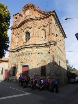 Arrivo all’Oratorio di San Rocco a Viverone Alta (47450 bytes)